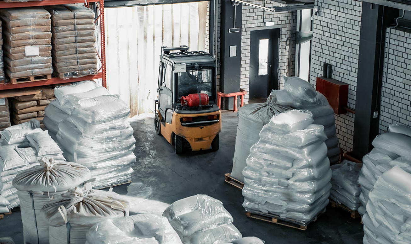 Pop-Up-Raw-Materials-Warehouse-Loading white glove shippers