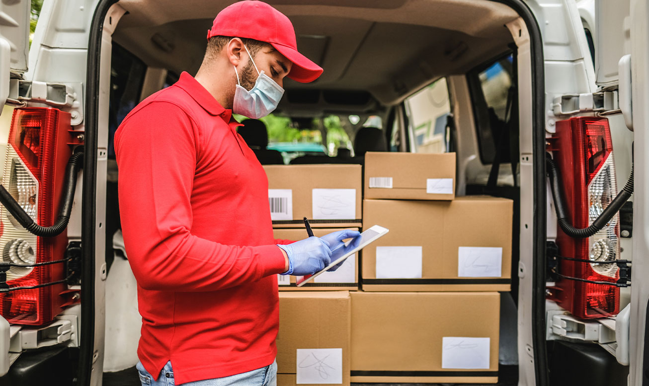 Pop-Up-Unloading-Man managing the logistics process | Full truckload
