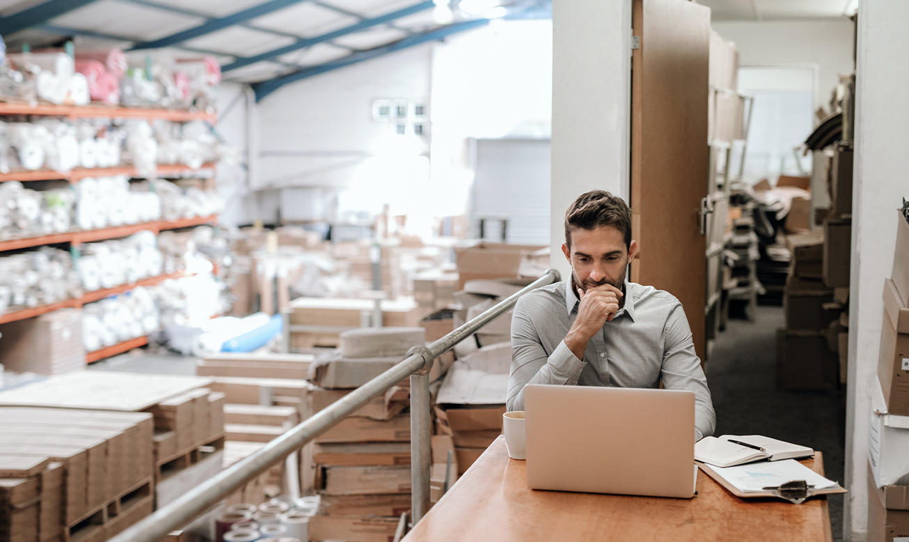 Pop-Up-Warehousing-Worker 3pl logistics